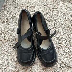Size 9 1/2 black John Fluevog heals